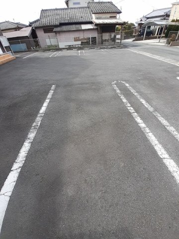 駐車場　駐車場に車を止められます