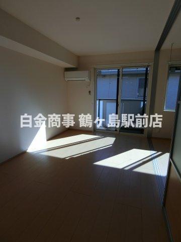 居室・リビング　同じ間取りの反転タイプの写真になります。