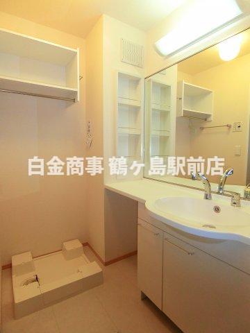 洗面設備　同じ間取りの反転タイプの写真になります。
