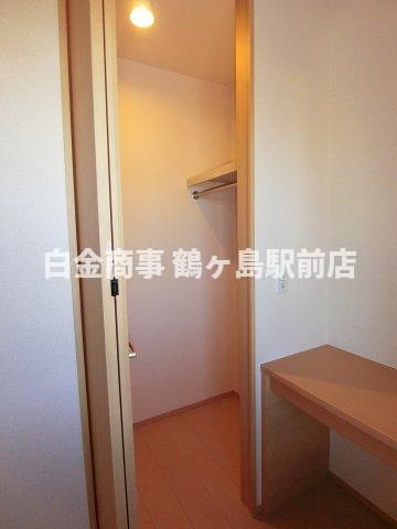 収納　同じ間取りの反転タイプの写真になります。