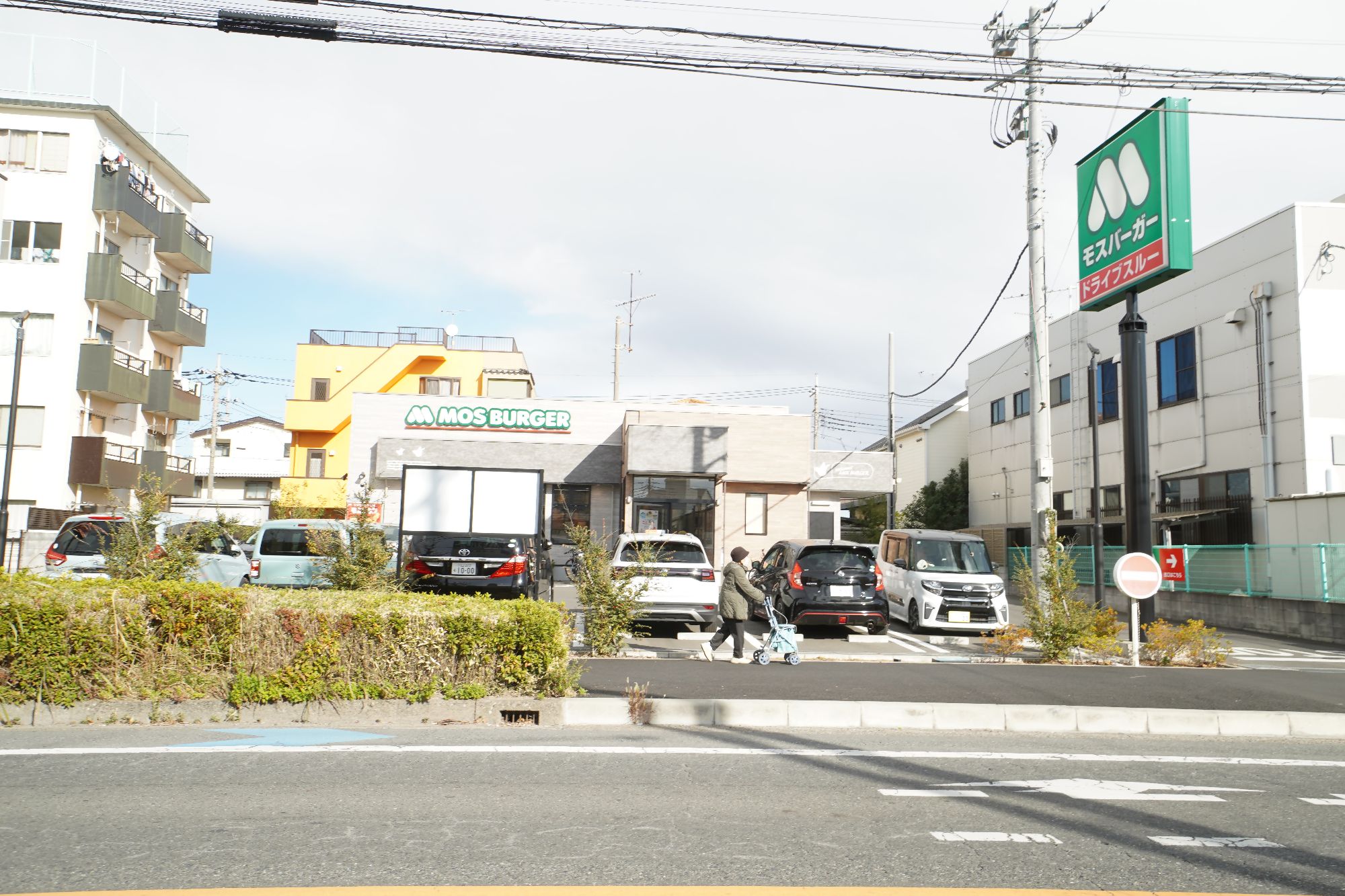 飲食店　モスバーガー川口新井町店（飲食店）まで857m