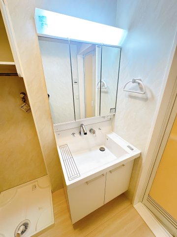 洗面設備　※同物件、同タイプ、間取り反転のお部屋です