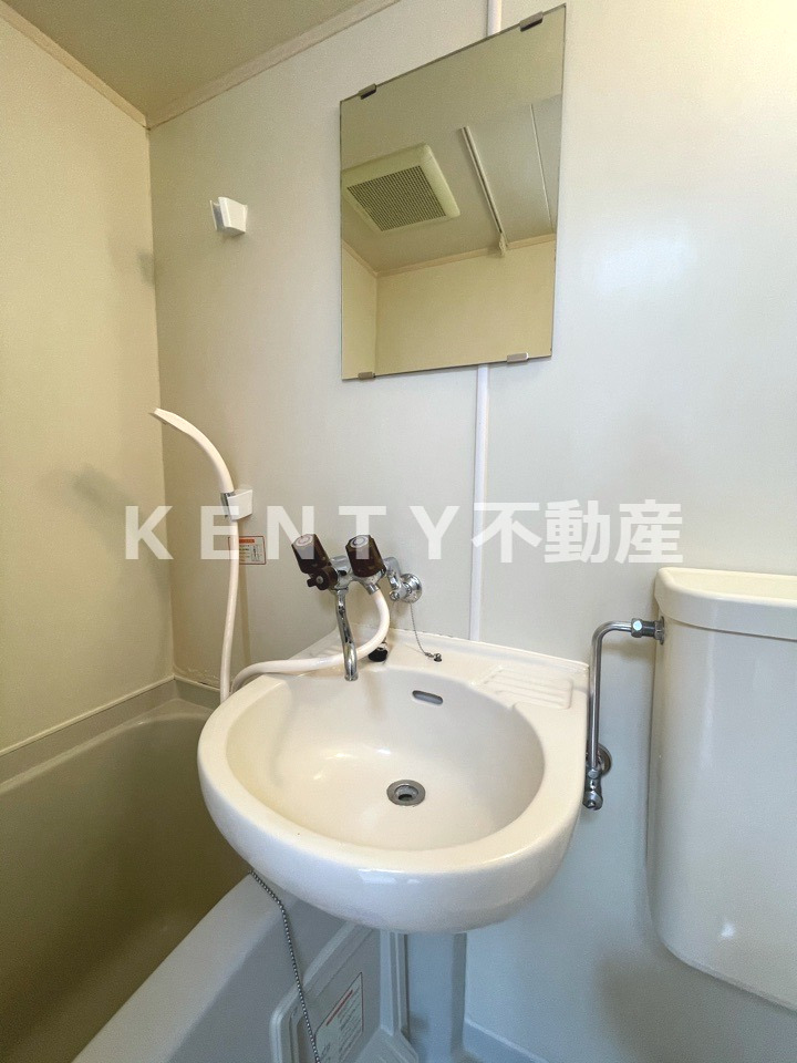 洗面設備　脱衣スペースもあります