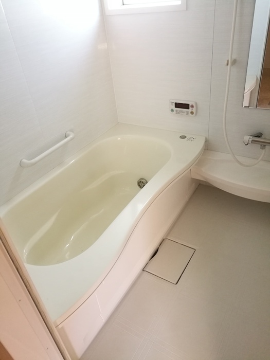 バス・シャワールーム　※同タイプ反転間取りの内装写真です。