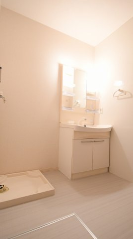 洗面設備　※同タイプ反転間取りの内装写真です。
