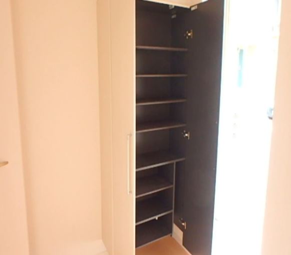 玄関　※同タイプ反転間取りの内装写真です。