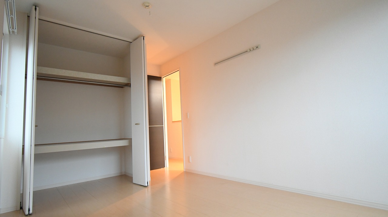 収納　※同タイプ反転間取りの内装写真です。