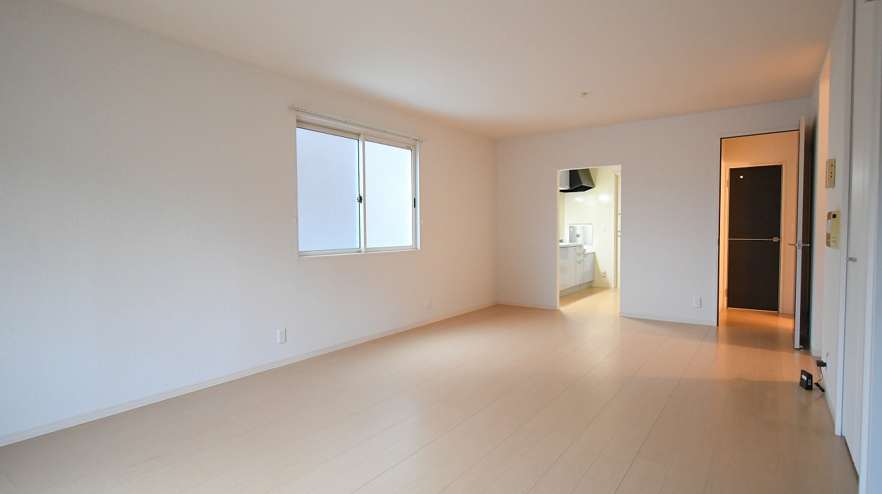 居室・リビング　※同タイプ反転間取りの内装写真です。