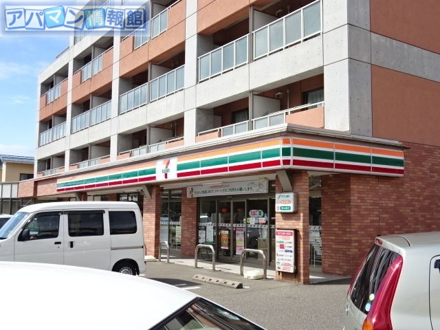 コンビニ　セブンイレブン新潟小新4丁目店（コンビニ）まで700m