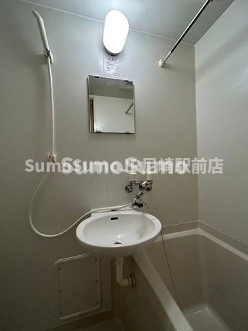 洗面設備　ゆったりとスペースのある洗面所