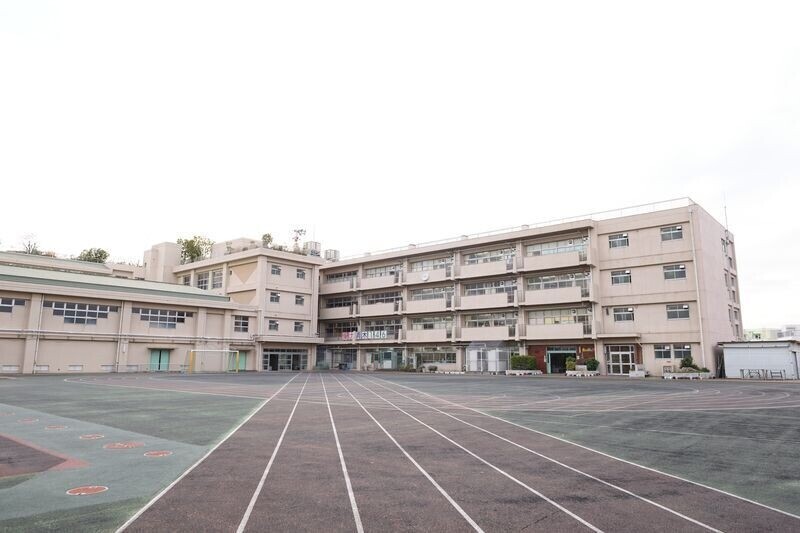 小学校　横浜市立青木小学校（小学校）まで648m