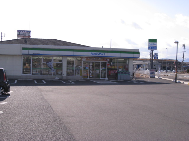 コンビニ　ファミリーマート（コンビニ）まで125m