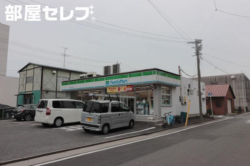 コンビニ　ファミリーマート黄金通四丁目店（コンビニ）まで0m