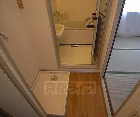 洗面設備　洗濯機は室内に設置可能です