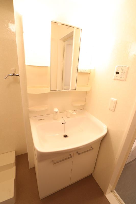 洗面設備　シャワー洗面台付き