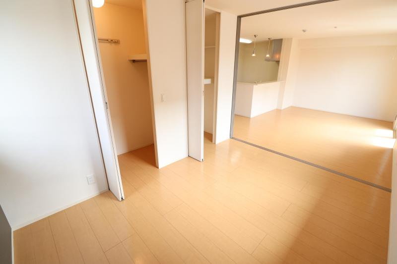 収納　洋室６帖の収納とお部屋の様子