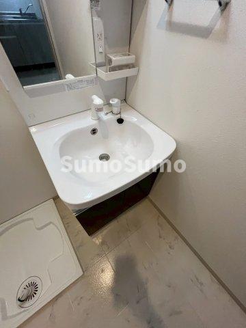 洗面設備　ゆったりとスペースのある洗面所