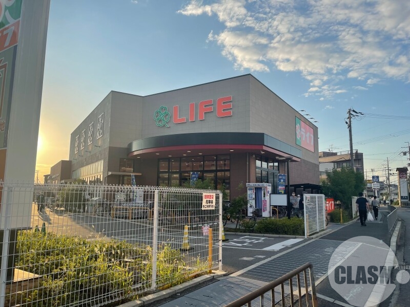 スーパー　ライフ初芝東店（スーパー）まで370m