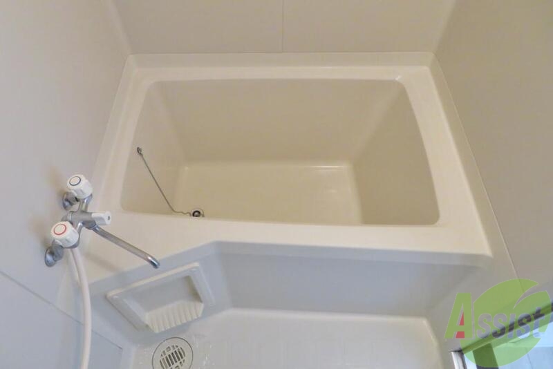 バス・シャワールーム　お風呂はこんな感じです。お湯代が節約できそうです