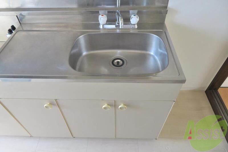 洗面設備　洗面台はありませんので、台所でお願いします。