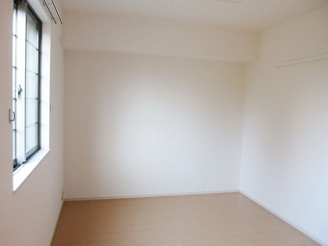 その他部屋・スペース　★寝室は６帖洋室ゆったりめです★