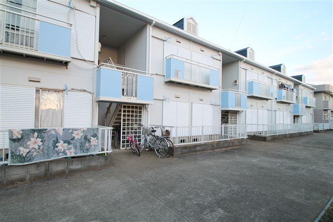 エントランス　１階は専用庭付き♪家庭菜園ＯＫ♪