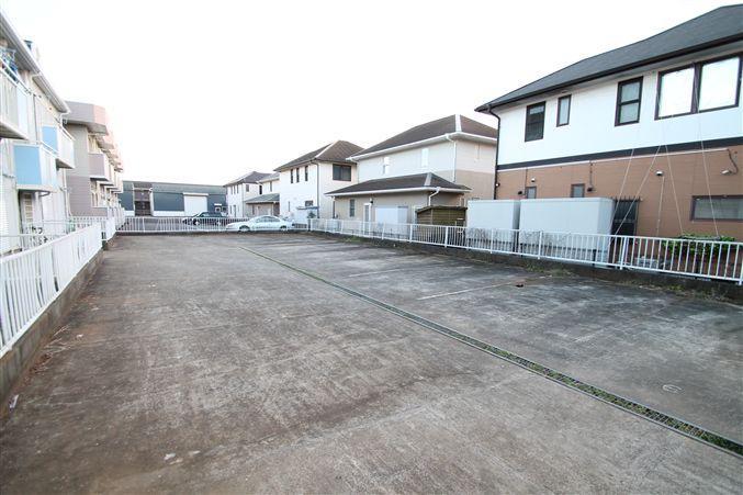 駐車場　駐車場も広々♪