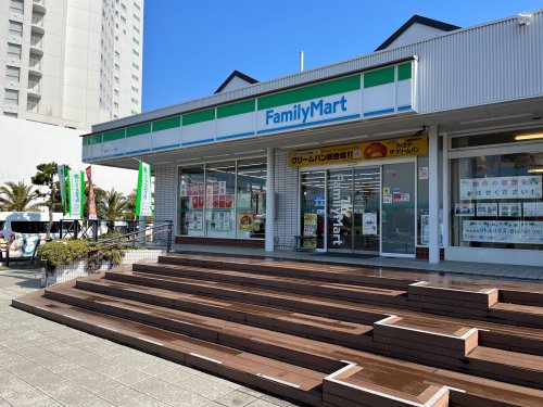 コンビニ　ファミリーマート 浦安マリーナ店（コンビニ）まで390m