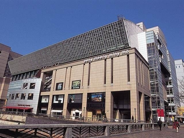 ショッピングセンター　博多リバレイン・イニミニマニモ インフォメーション（ショッピングセンター）まで305m