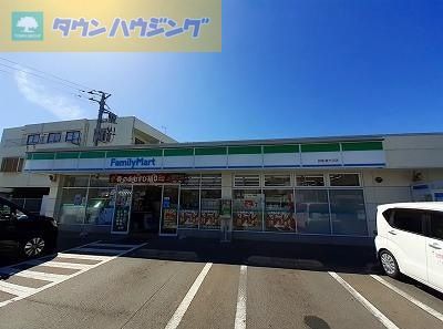 コンビニ　ファミリーマート四街道大日店（コンビニ）まで180m