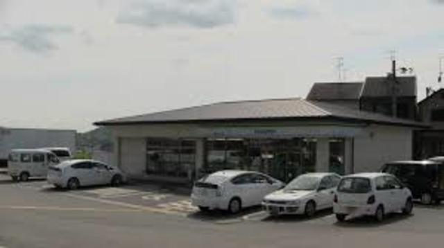 コンビニ　ファミリーマート京都山科大宅店（コンビニ）まで673m