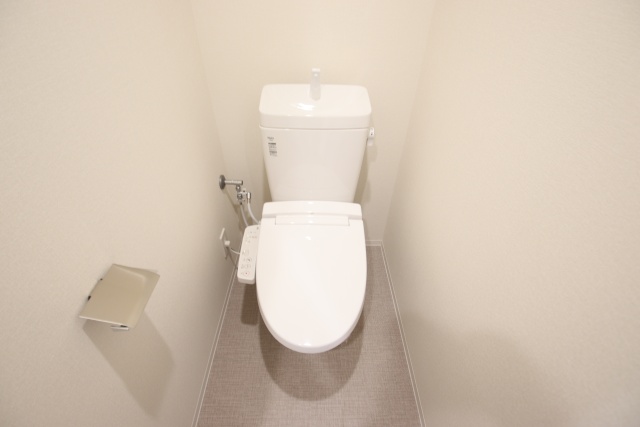 トイレ　※別室の参考写真の為、現況優先です。