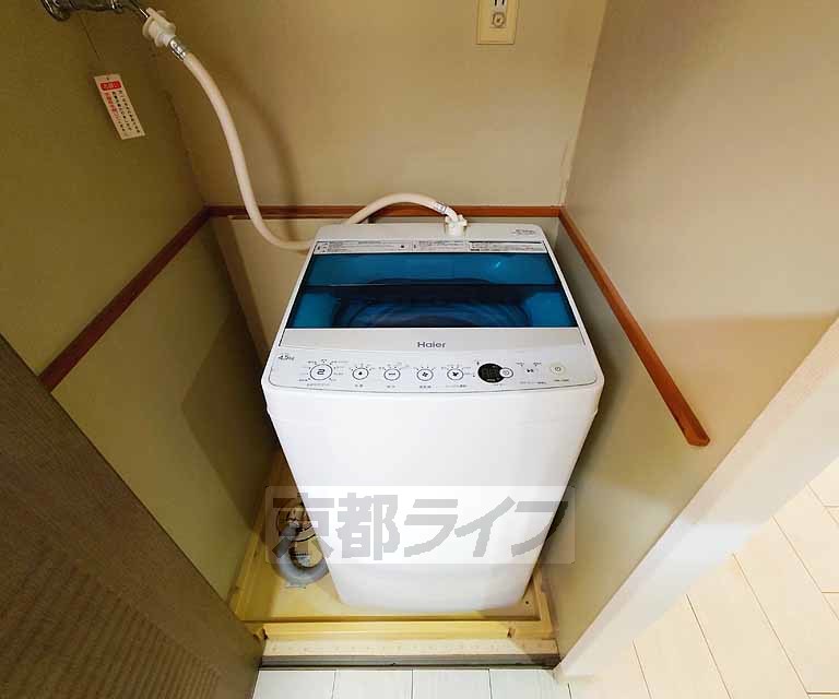 洗面設備　室内に洗濯機が置けます