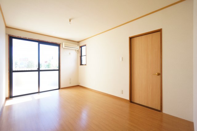 居室・リビング　※反転タイプの写真になります。