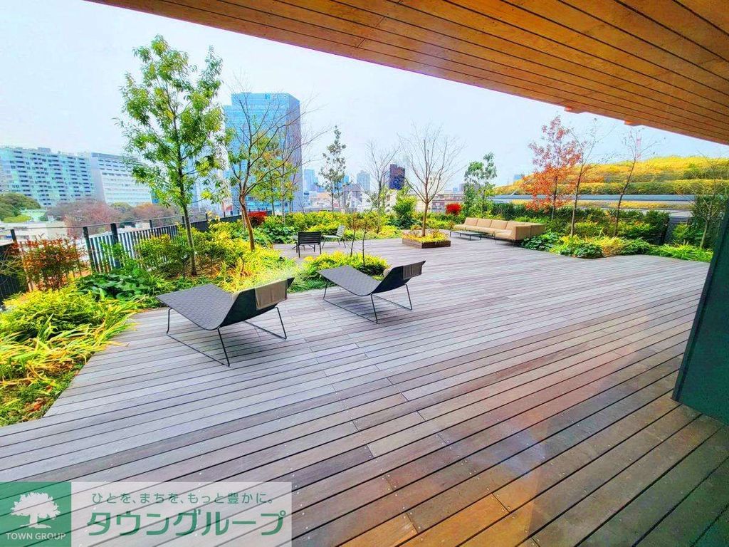 庭　4Fロビーの奥にテラスが居住者専用テラスが御座います。