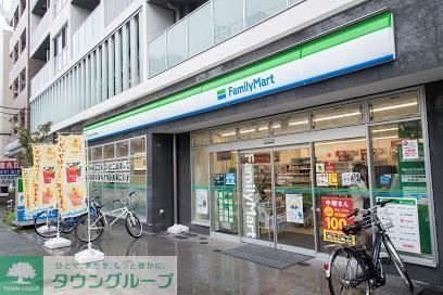 コンビニ　ファミリーマート中野弥生町本郷通り店（コンビニ）まで1m