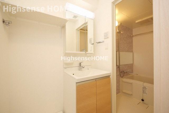 洗面設備　スペースが確保できる洗面所です