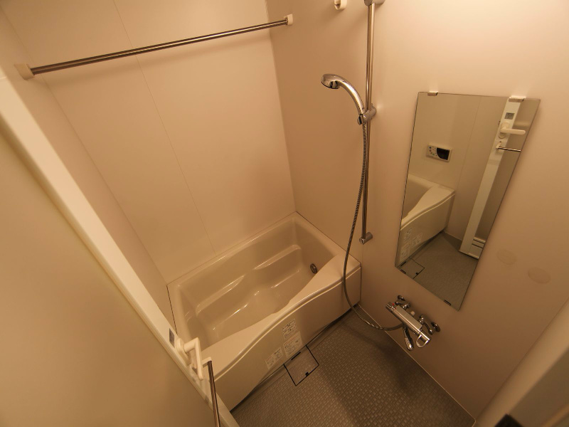 バス・シャワールーム　浴室暖房乾燥機付　追い焚き付お風呂