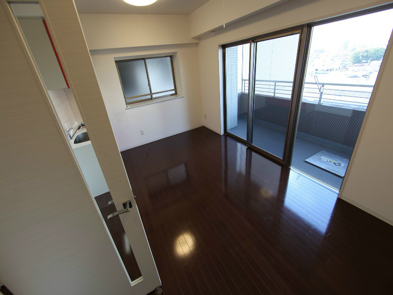 バルコニー　ＬＤＫ10.5帖　2面採光　バルコニー