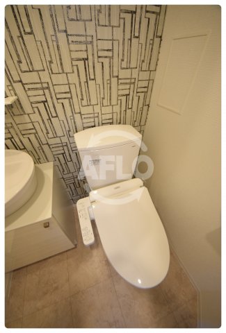 トイレ　エスリード大阪NAGAHORI　GATE　温水洗浄便座