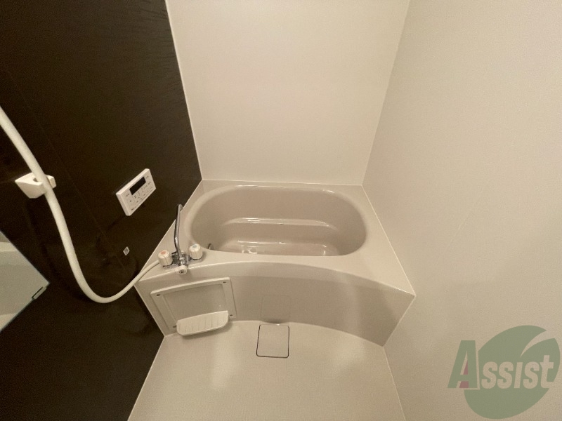 バス・シャワールーム　浴室は狭すぎず、シャワーも浴びやすそうです。