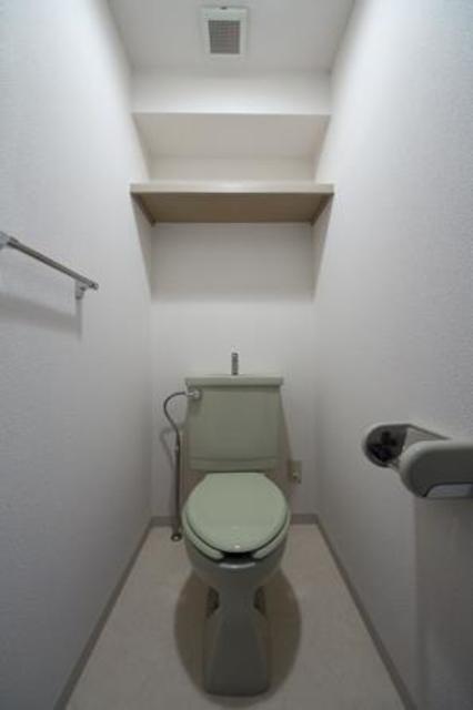 トイレ　※写真は同タイプ住戸です。