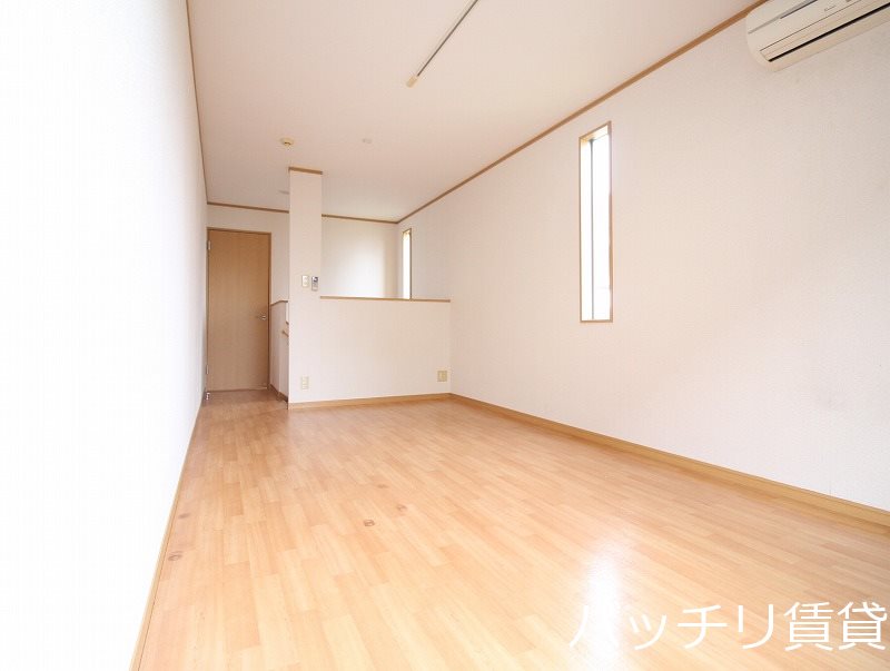 居室・リビング　別号室の画像。現況優先。