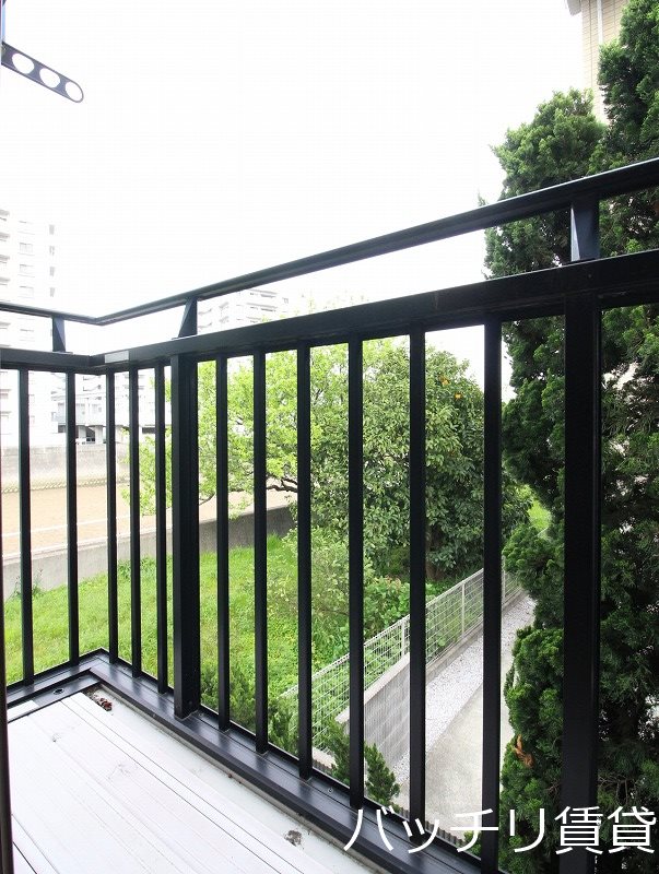 バルコニー　別号室の画像。現況優先。