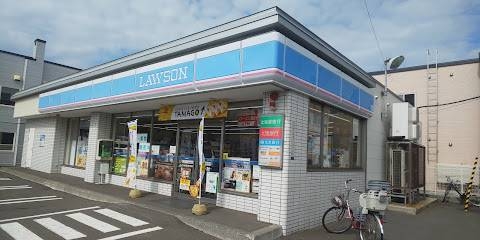 コンビニ　ローソン札幌八軒7条店（コンビニ）まで210m