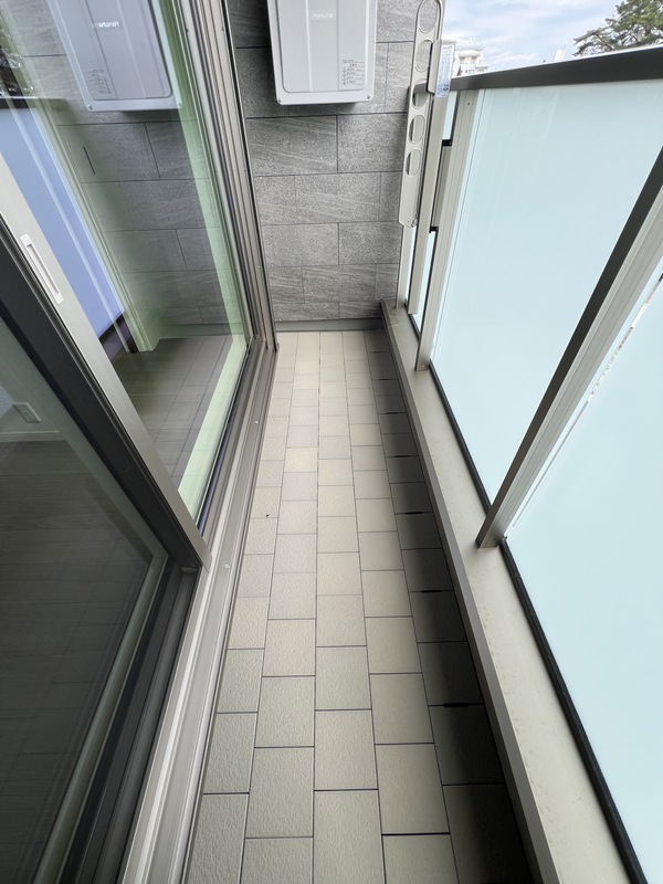 バルコニー　暖かな日差しのふりそそぐバルコニー