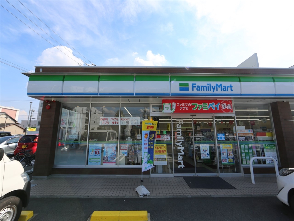 コンビニ　ファミリーマート 上名古屋四丁目店（コンビニ）まで240m