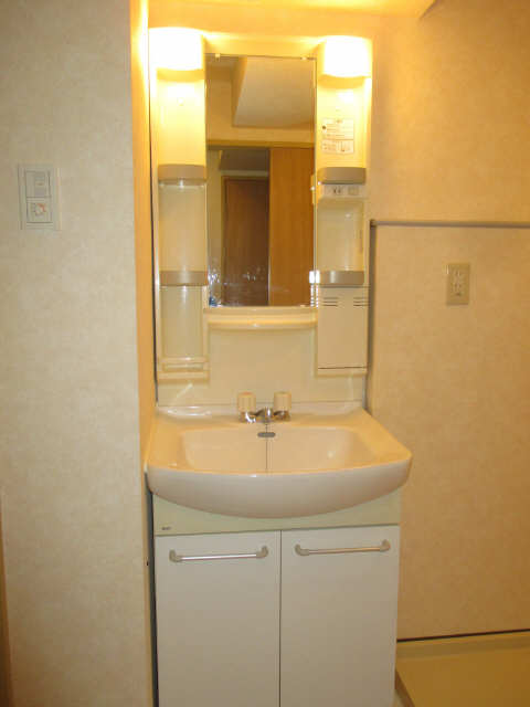 洗面設備　独立洗面台です