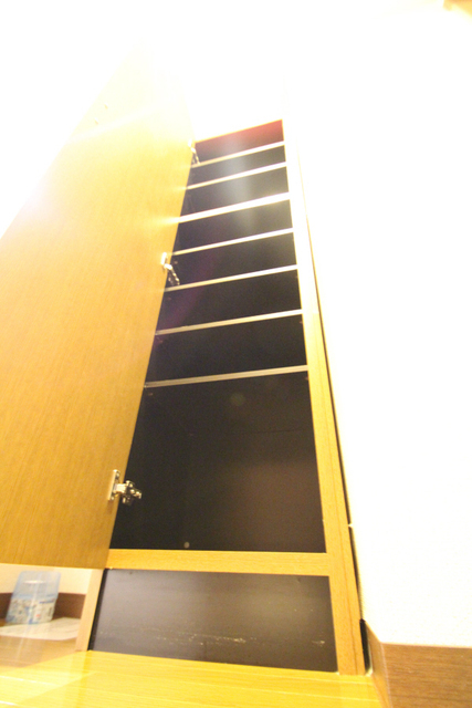 収納　縦長のシューズボックス。