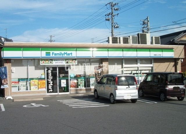 コンビニ　ファミリーマート 西尾西幡豆町店（コンビニ）まで800m